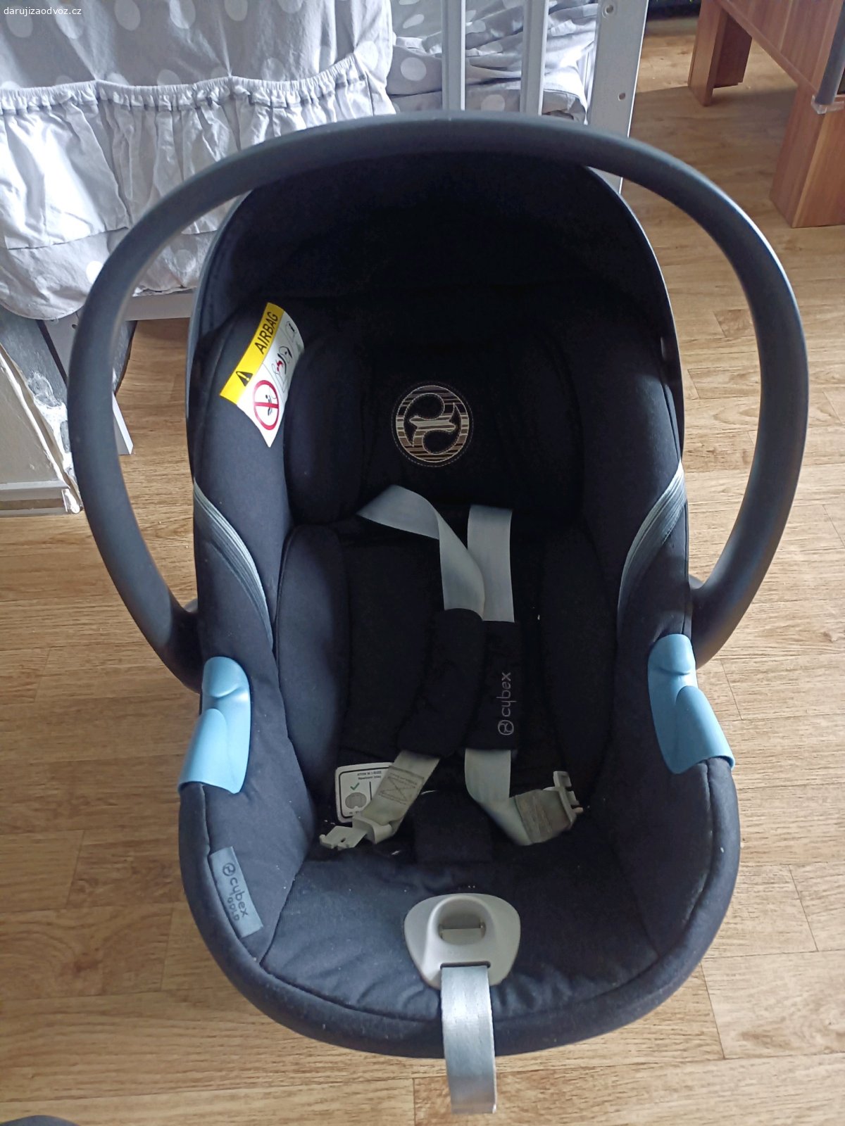 Daruji dětskou autosedačku. Značka Cybex Gold. Známky používání, sem tam škrábance