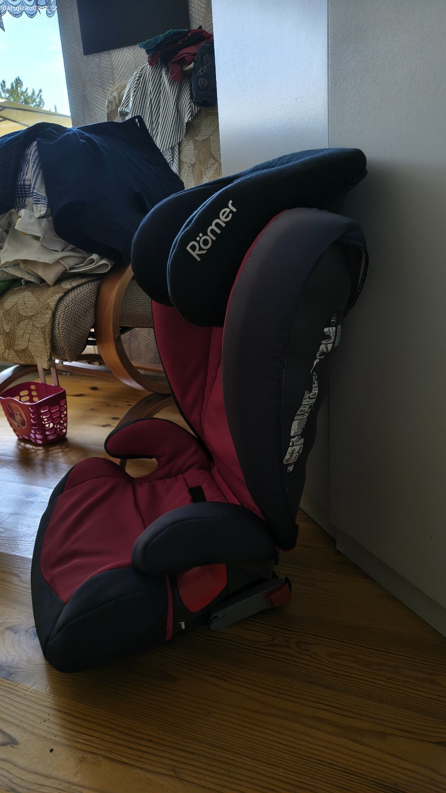 Daruji dětskou autosedacku. Autosedačka Römer Kidfix, kategorie 15 - 36 kg. Nakoupeno v roce cca 2013, používané pouze jedním dítětem. Myslím, že v dobrém stavu.