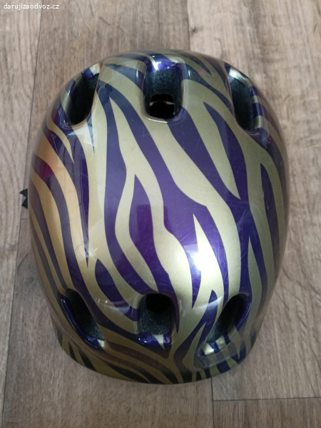 Daruji dětskou helmu