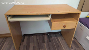 Daruji dětský psací stůl