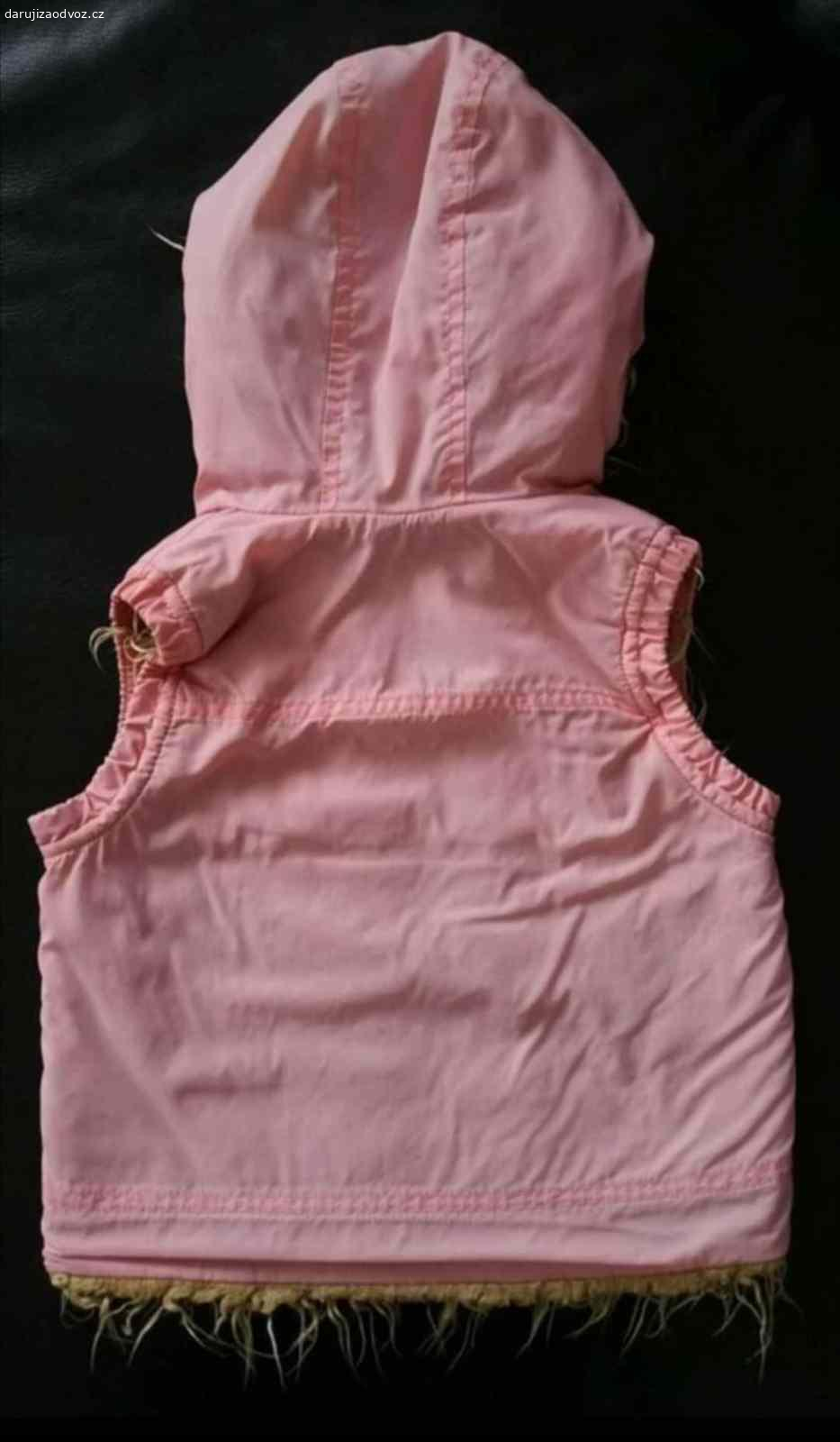Daruji dívčí vestu vel. 86/92. Dívčí vesta značky Benetton, vel. 86/92. Růžová barva