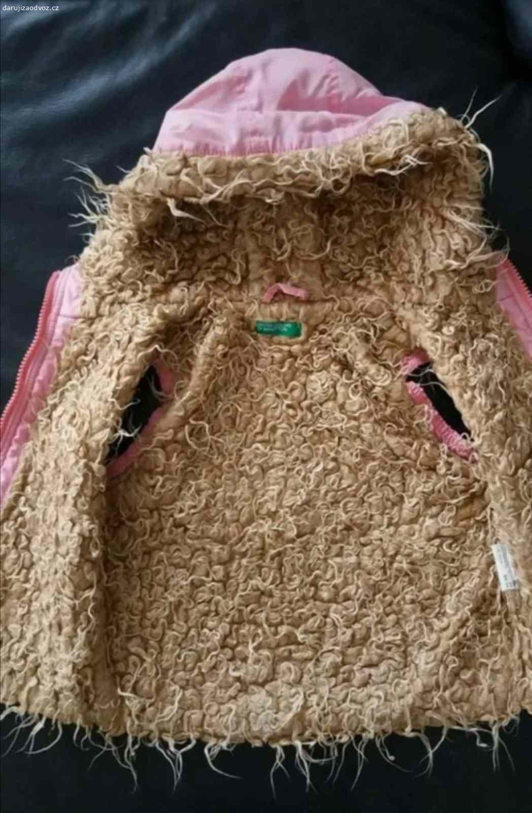 Daruji dívčí vestu vel. 86/92. Dívčí vesta značky Benetton, vel. 86/92. Růžová barva