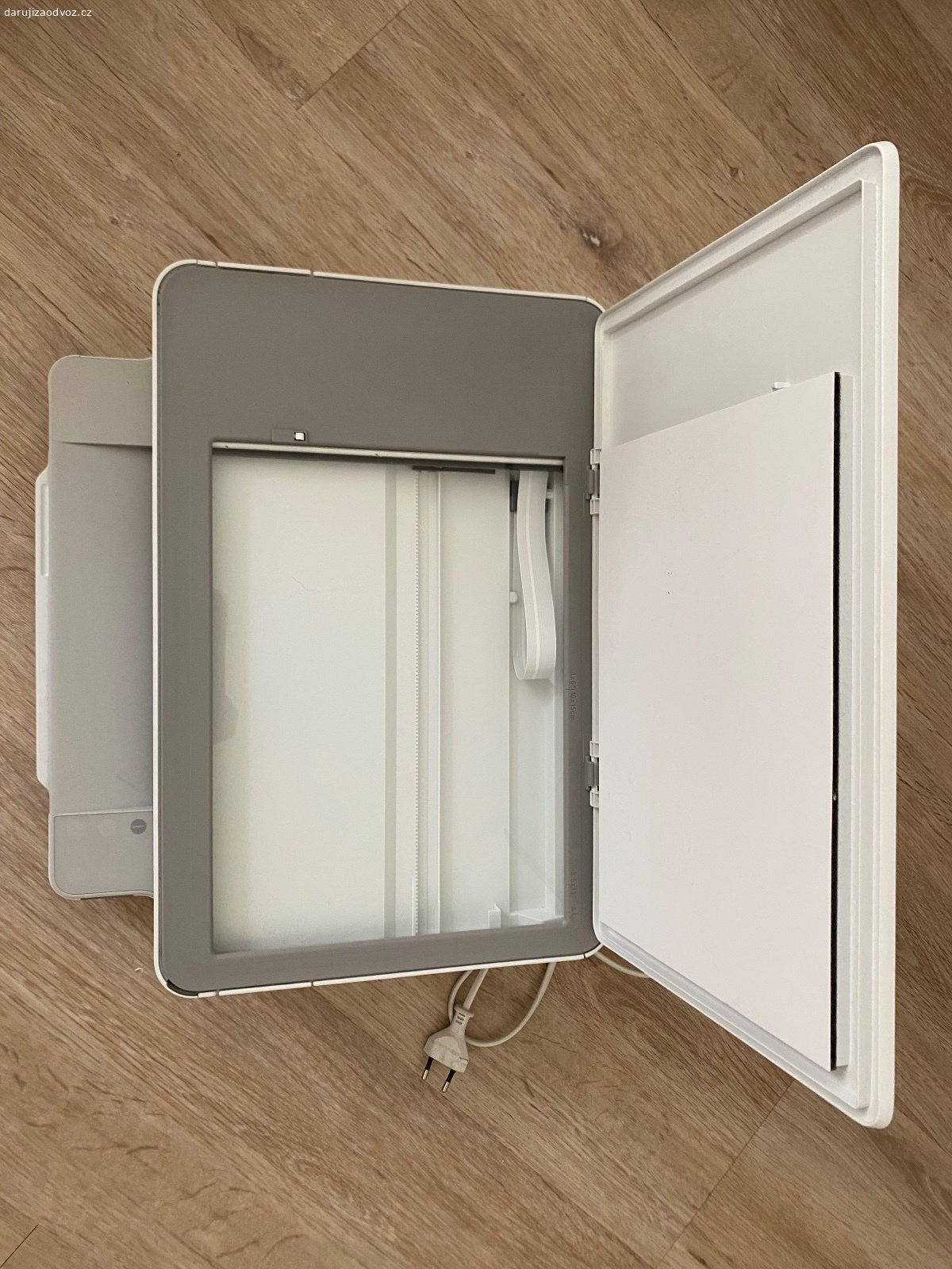 Daruji domácí tiskárnu HP DeskJet Ink Advantage. Daruji barevnou inkoustovou tiskárnu HP DeskJet Plus Ink Advantage. Plně funkční,  4 roky stará, moc nepoužívaná. Lze propojit s HP aplikací a ovládat přes smartphone. Nutné dokoupit cartridge.