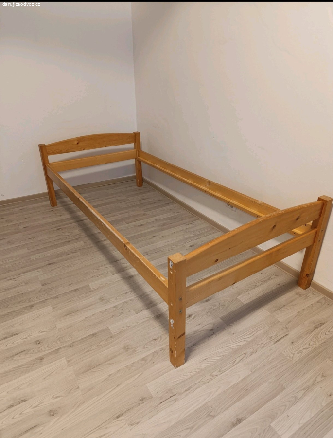 Daruji dřevěnou postel