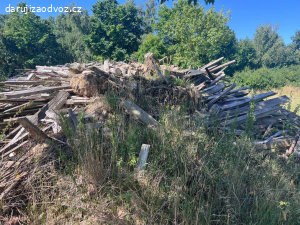 Daruji dřevo z demolice