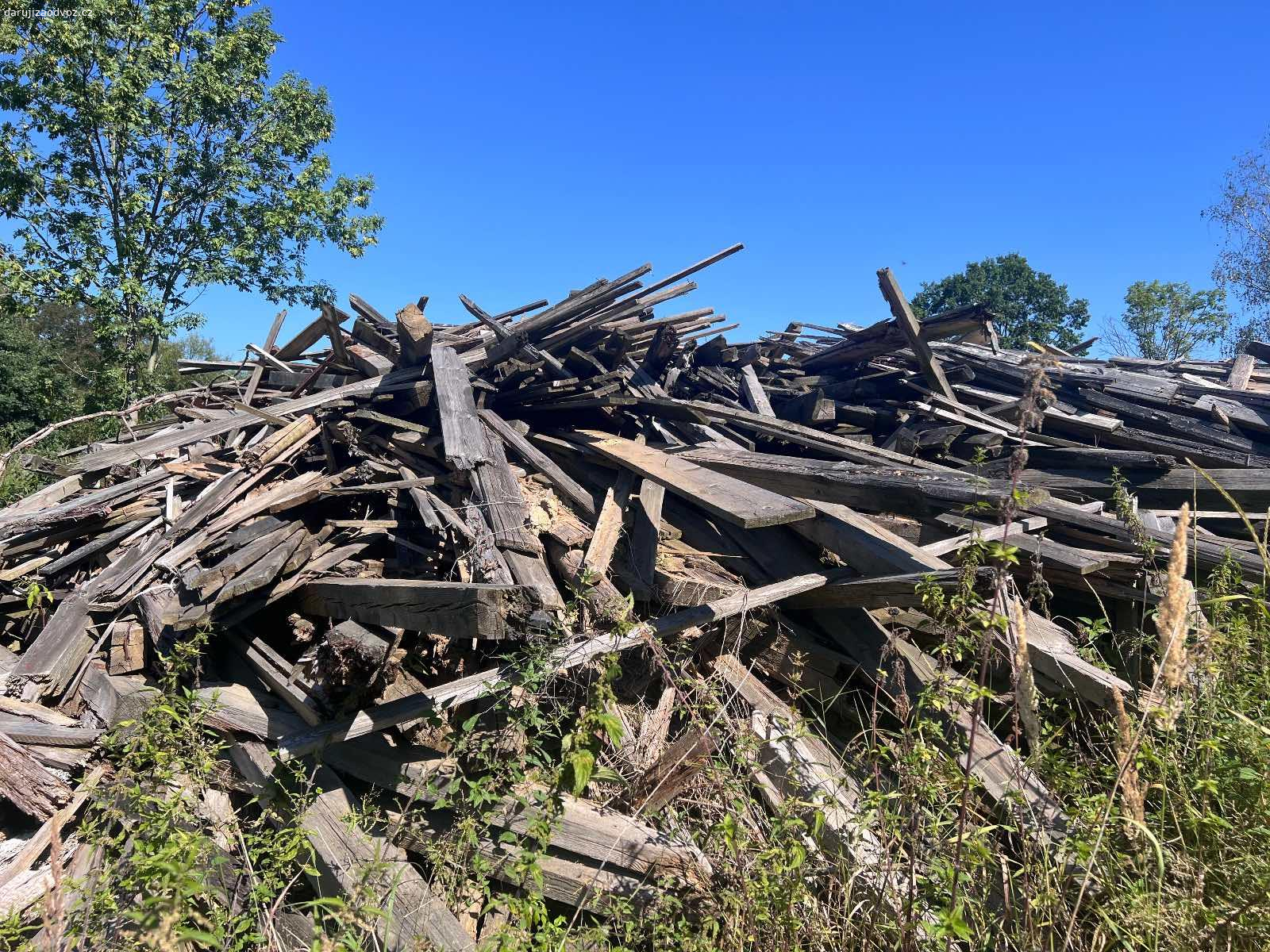 Daruji dřevo z demolice. Viz foto
Může být odhadem 300,400m3 dřeva