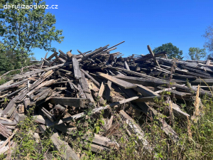 Daruji dřevo z demolice