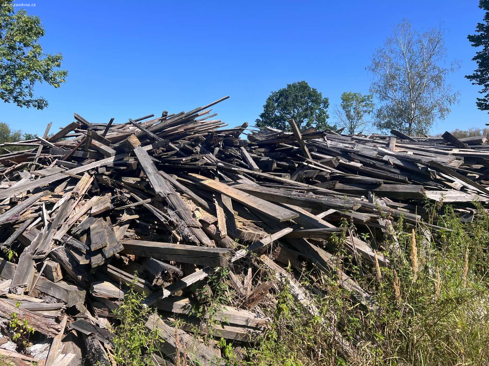 Daruji dřevo z demolice. Viz foto
Může být odhadem 300,400m3 dřeva