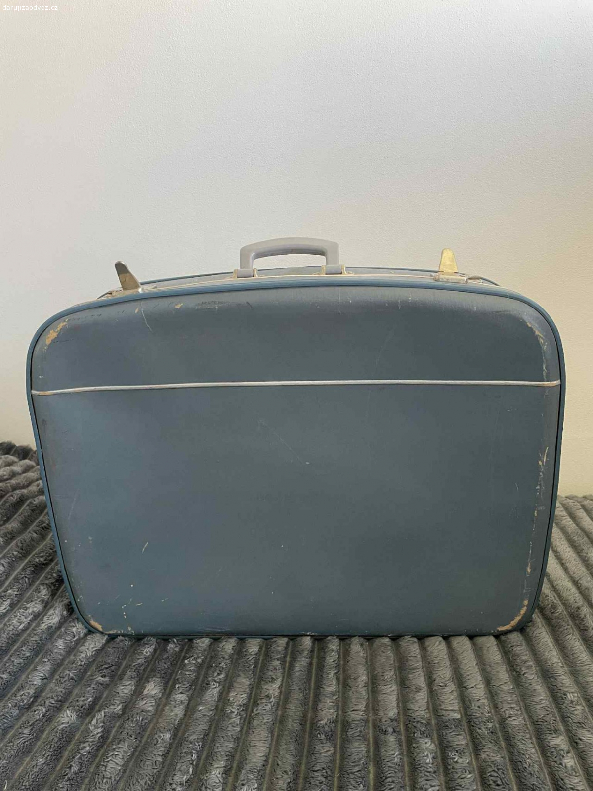 Dva kufry. Vyměním dva kufry za Nescafé créma 300g