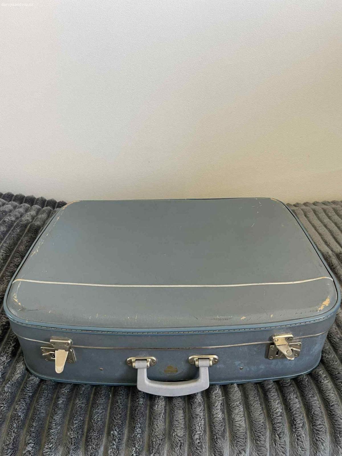 Dva kufry. Vyměním dva kufry za Nescafé créma 300g