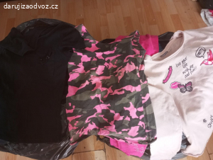 daruji dva pytle oblečení.