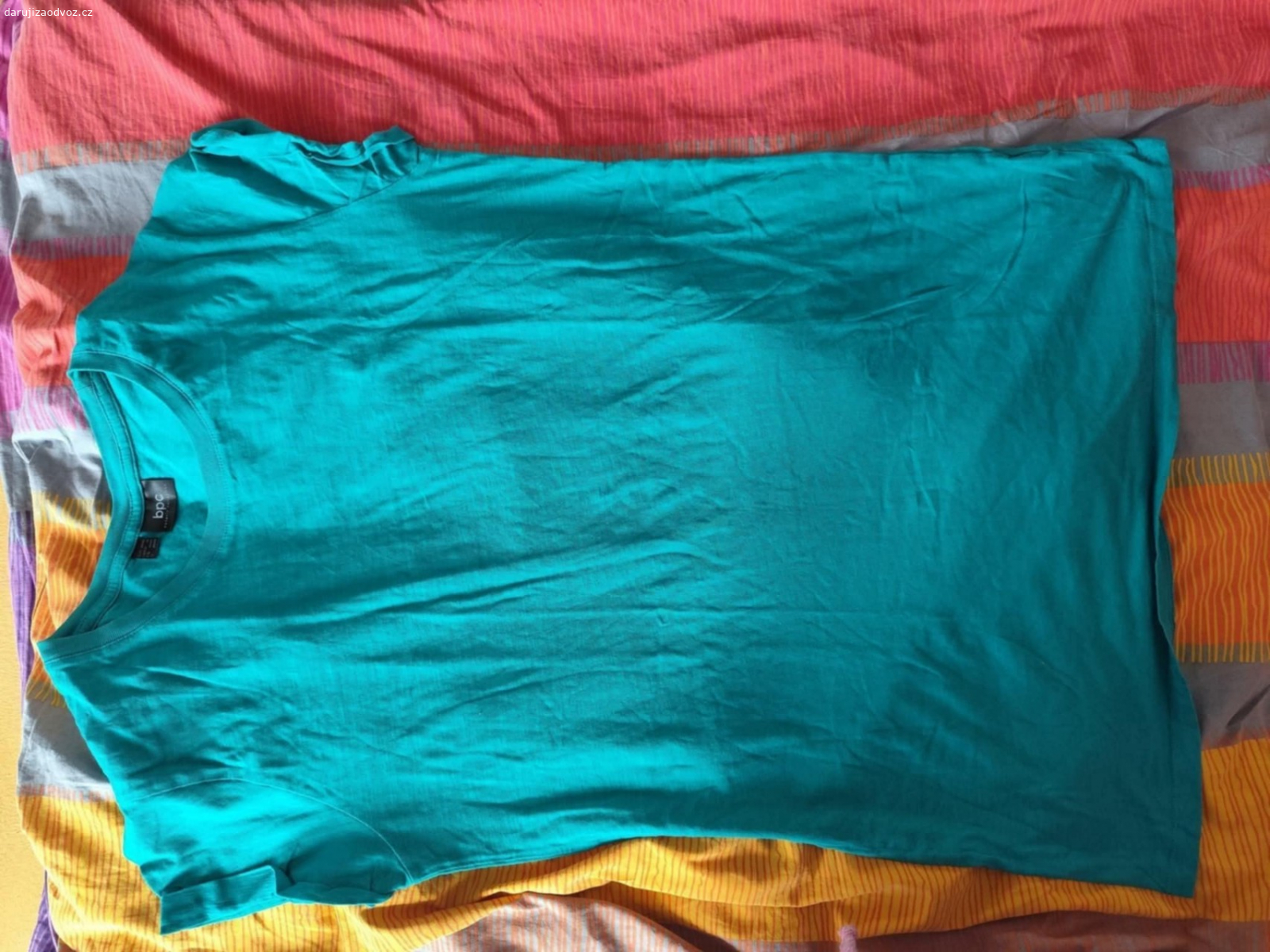 Daruji dvě dámské noční košile. noční košile jsou velikost L