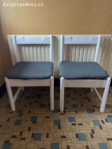 Daruji dvě dřevěné židle