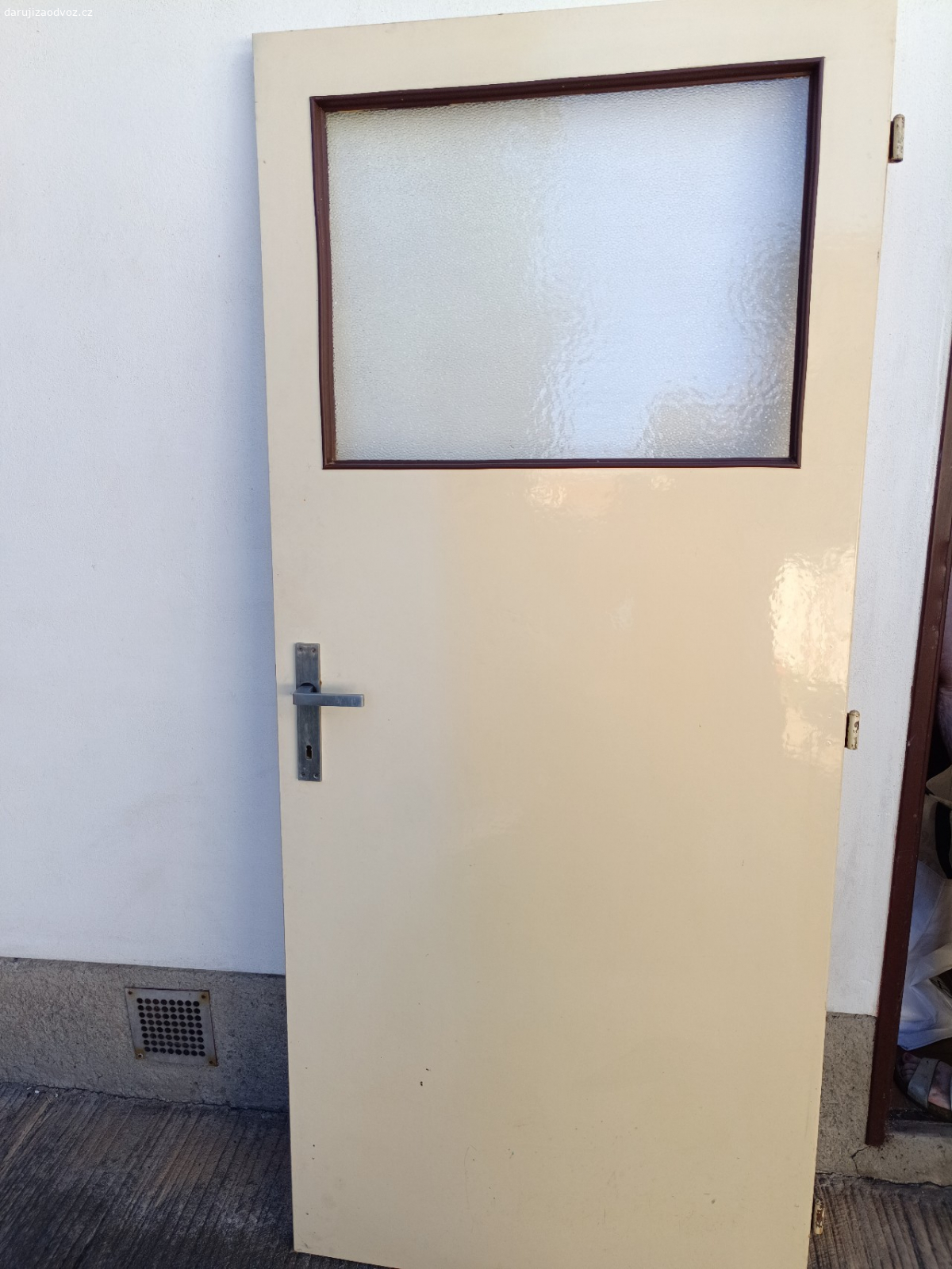 Daruji dveře. 80cm,pravé, s kováním. Třetina prosklená