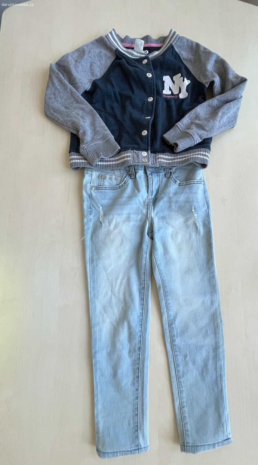 Daruji dziny, mikinu bundu vel. 134. Daruji mikinu, dzinovou bundu a dziny vel. 134. Mohu i zaslat. Vyzvednout mozno v case  9-16 mimo vikend.