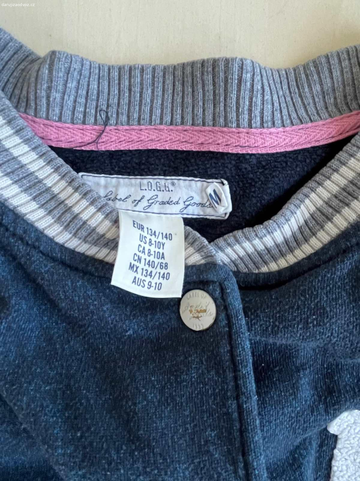 Daruji dziny, mikinu bundu vel. 134. Daruji mikinu, dzinovou bundu a dziny vel. 134. Mohu i zaslat. Vyzvednout mozno v case  9-16 mimo vikend.