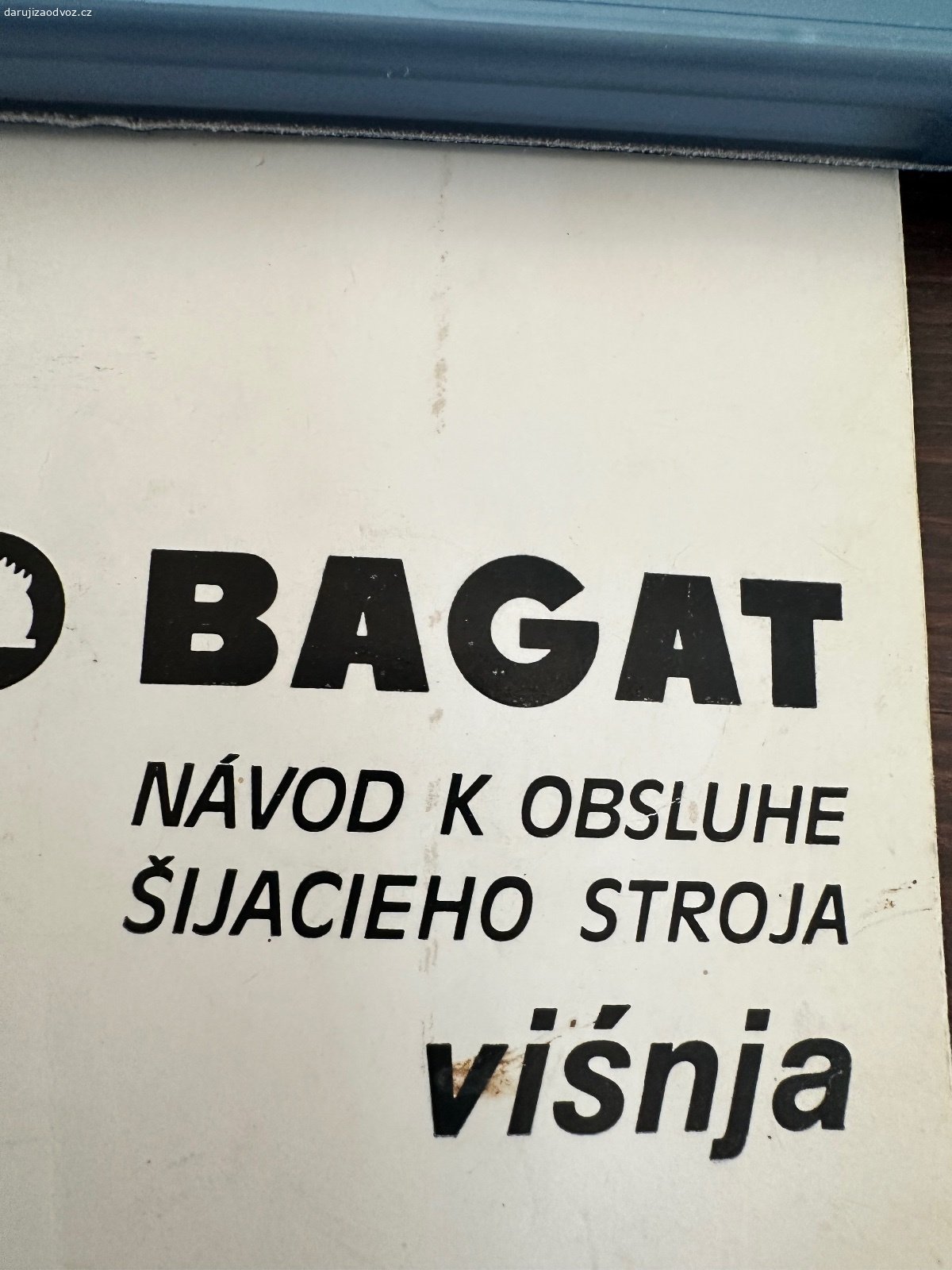 Daruji elektrický šicí stroj. Starší elektrický šicí stroj
Bagat