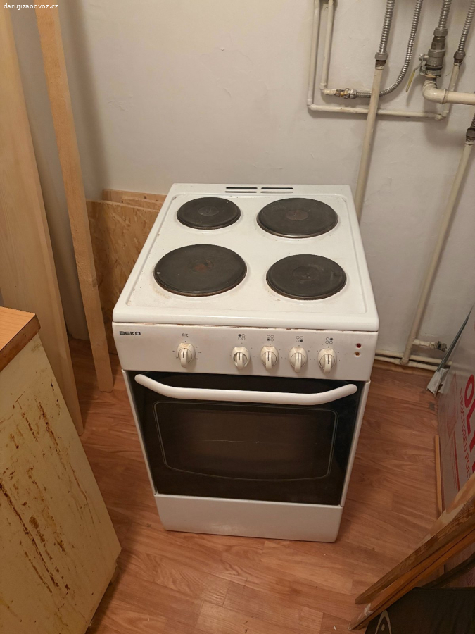 Daruji elektrický sporák s troubou Beko FE 566 E