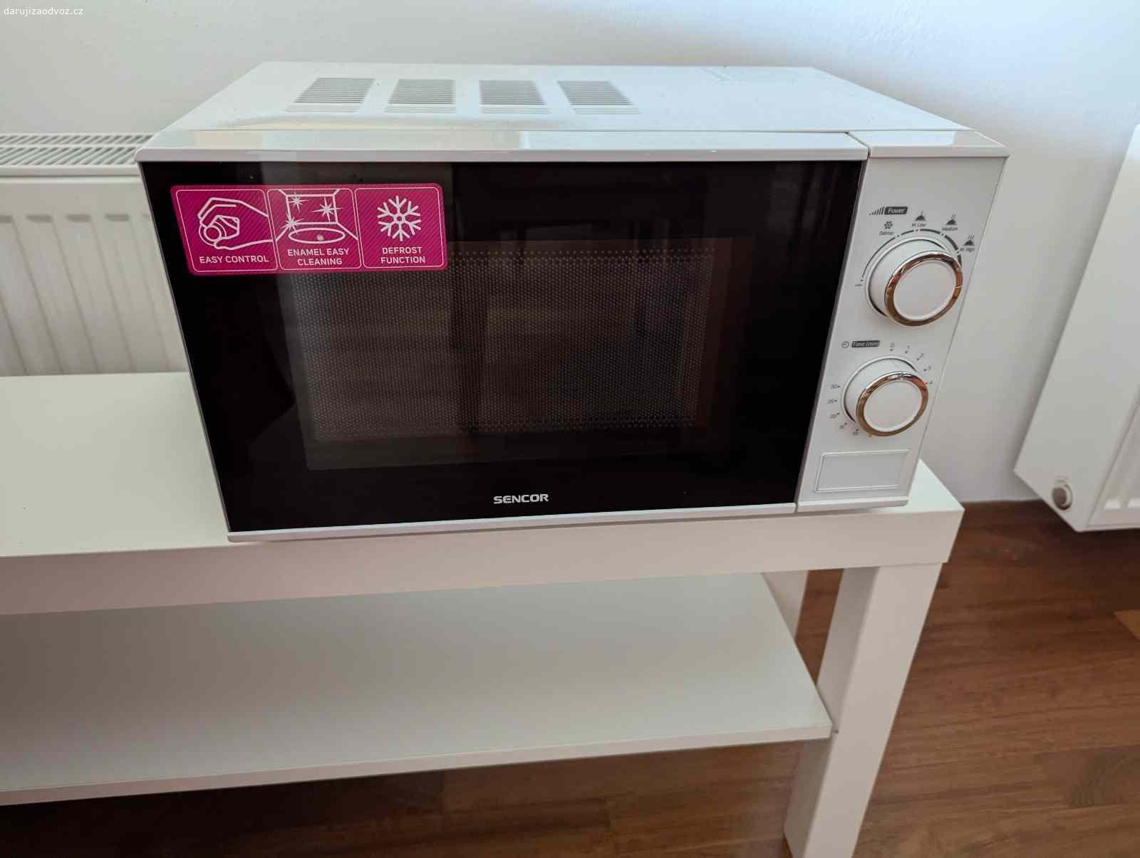 Daruji funkční mikrovlnku. Máme vestavnou :)
Do deseti kilometrů od Kolína můžu dovézt.