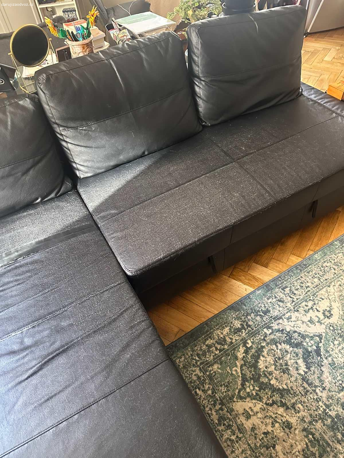 Daruji Gauč za odvoz. Darujeme za odvoz gauč, stav a rozměry viz foto níže.