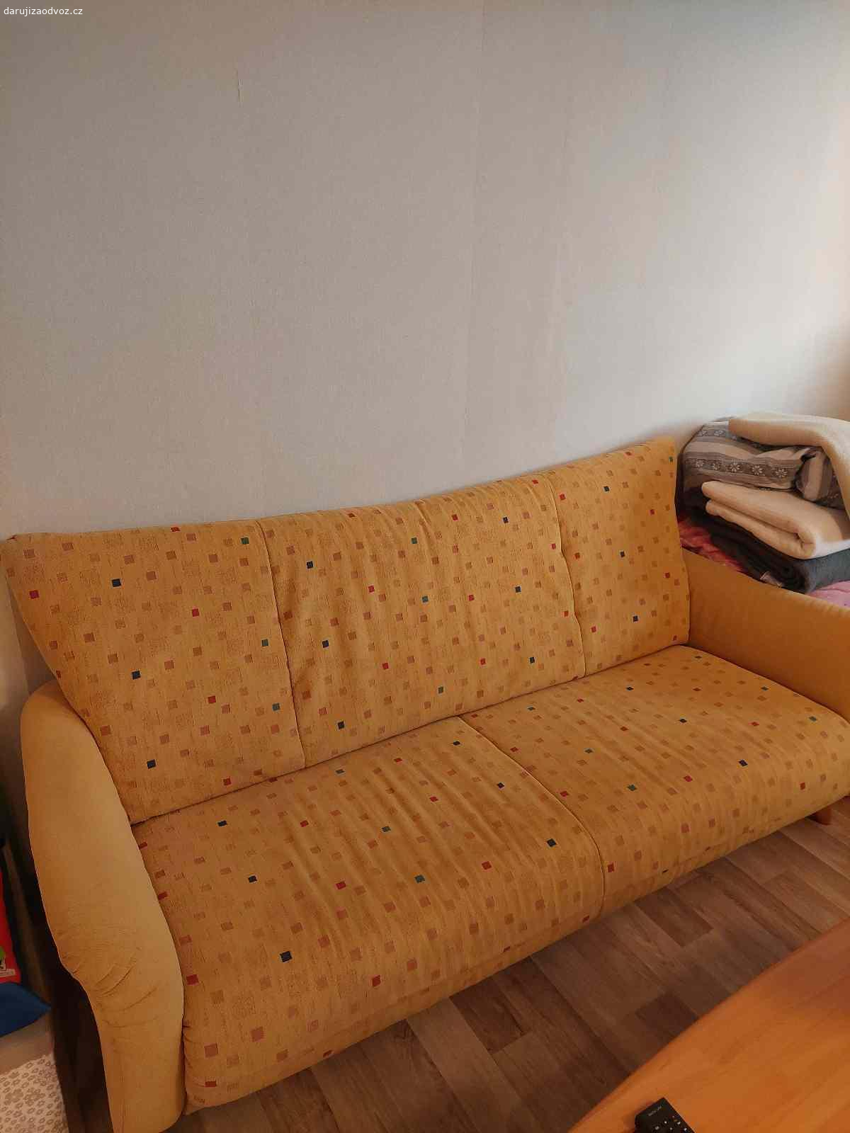 Daruji gauč. Používaný, v dobrém stavu.
Šířka 182 cm
Výška 87 cm
Hloubka 83 cm.