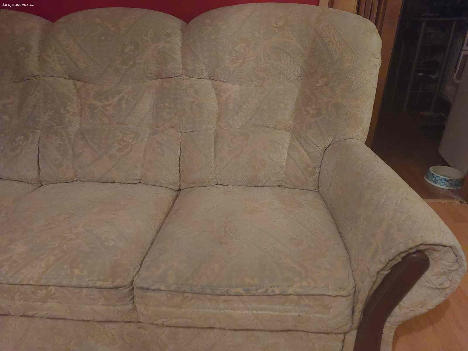 Daruji gauč. Daruji gauč za odvoz, nutno vyčistit. Tři části, nejdelší část rozkládací. Délka 270cm cca, výška 100cm, hloubka sezení 50, celková 170cm.