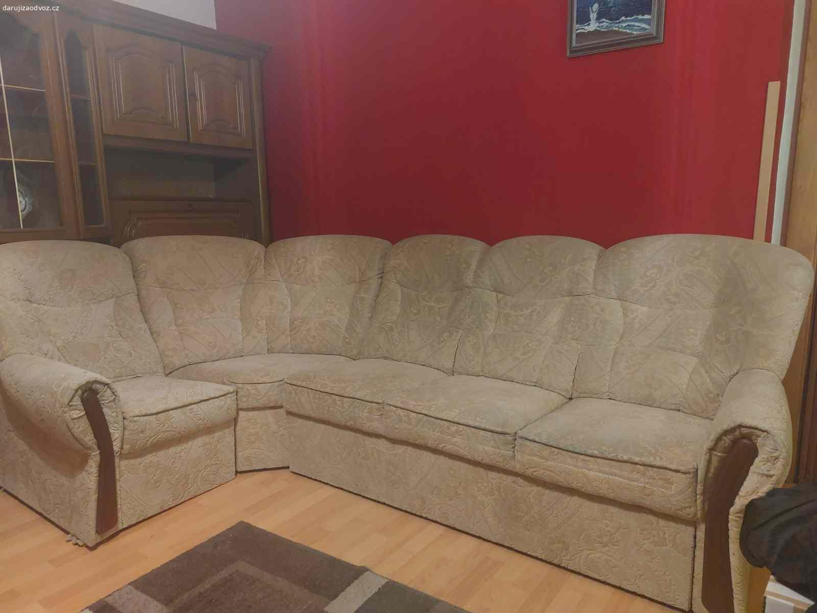 Daruji gauč. Daruji gauč za odvoz, nutno vyčistit. Tři části, nejdelší část rozkládací. Délka 270cm cca, výška 100cm, hloubka sezení 50, celková 170cm.