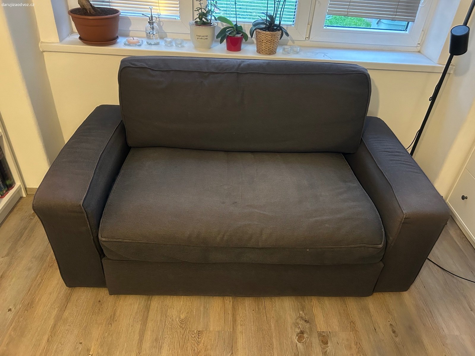 Daruji gauč. Daruji za odvoz Ikea gauč. 167x87cm