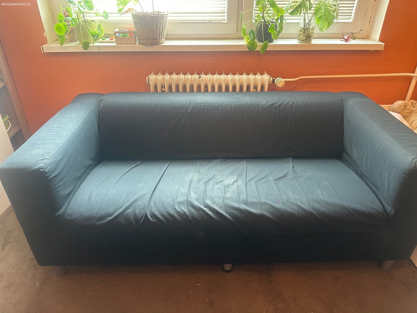 Daruji gauč. Daruji gauč 185x80, nerozložitelný
+ zelený povlak