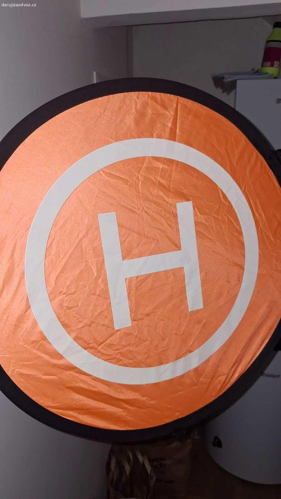 Daruji heliport pro dron. Daruji heliport pro dron, velikost viz foto
Zdarma, čokoláda potěší, není podmínkou :)