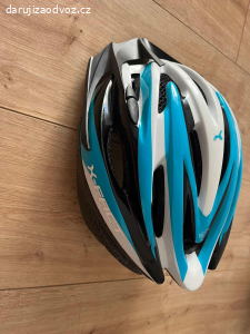 Daruji helmu na kolo