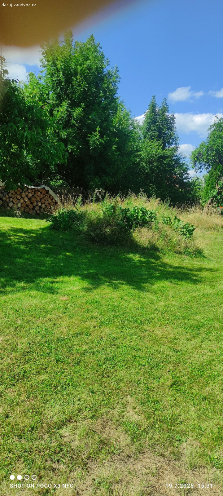 Daruji hlínu za odvoz. Daruji hlínu zdarma, vhodné na vyrovnání pozemku, zásyp apd. Množství 5-6 náklaďáků, hlína bez odpadu,suti. Vlastní naložení a odvoz