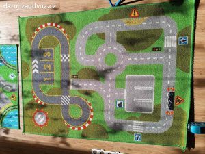 Rezervace Daruji hrací koberce a židličku