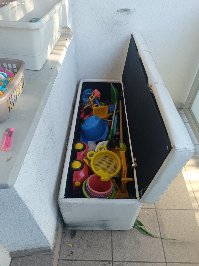 Daruji hračky na písek
