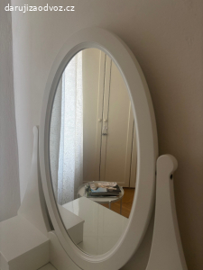 Daruji IKEA makeup stolek se stoličkou