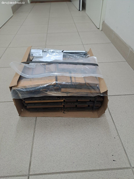 Daruji IKEA RUNNEN - zbytek dřevěných dlaždic