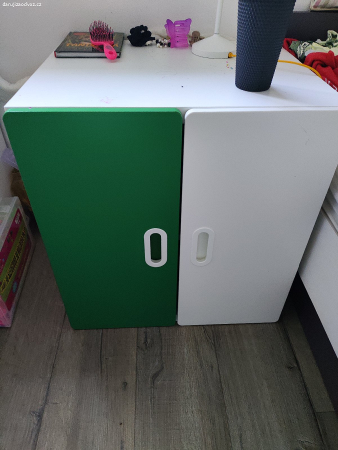 Daruji IKEA skříně