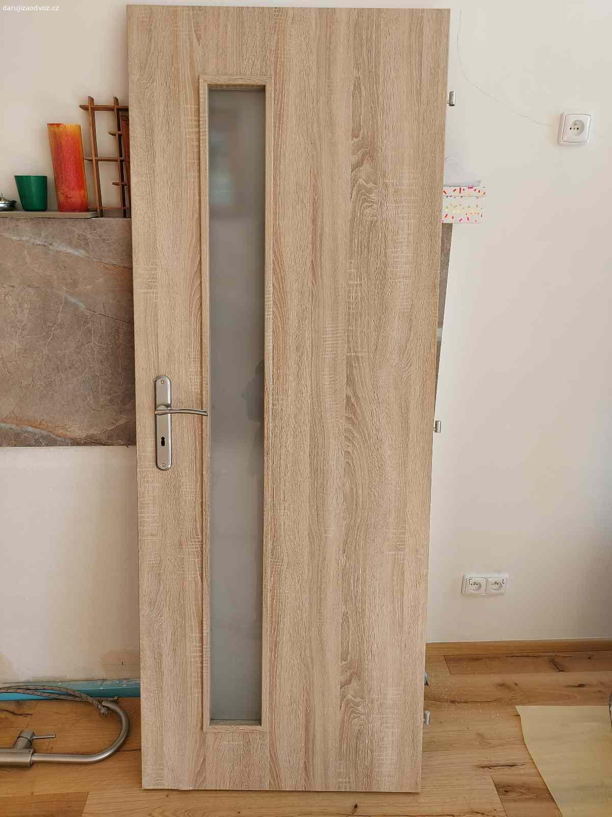 Daruji interiérové dveře. Daruji dveře, zbylé po rekonstrukci bytu.
Velikost levé 620×1950mm,
pravé 720x1943