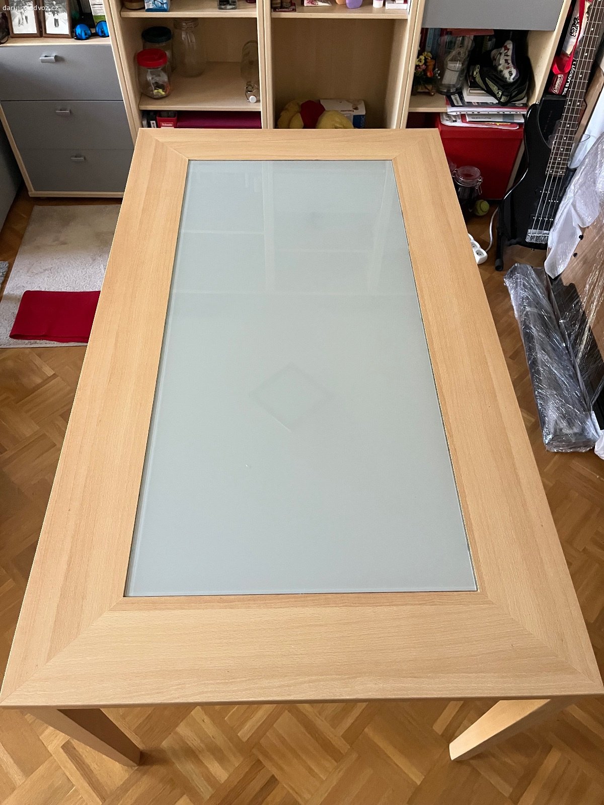 Daruji jídelní stůl. 140x80, výška 73 cm