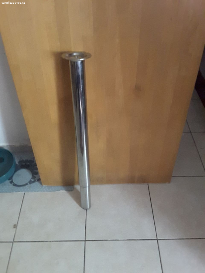 Daruji jídelní/barový stůl z masivu