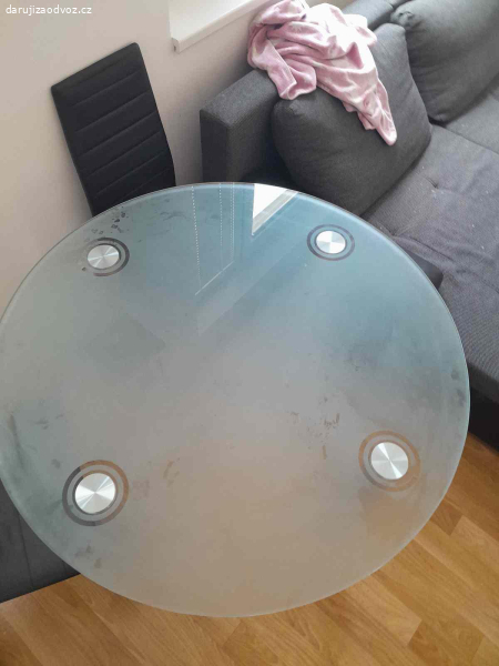 Daruji jidelni stůl