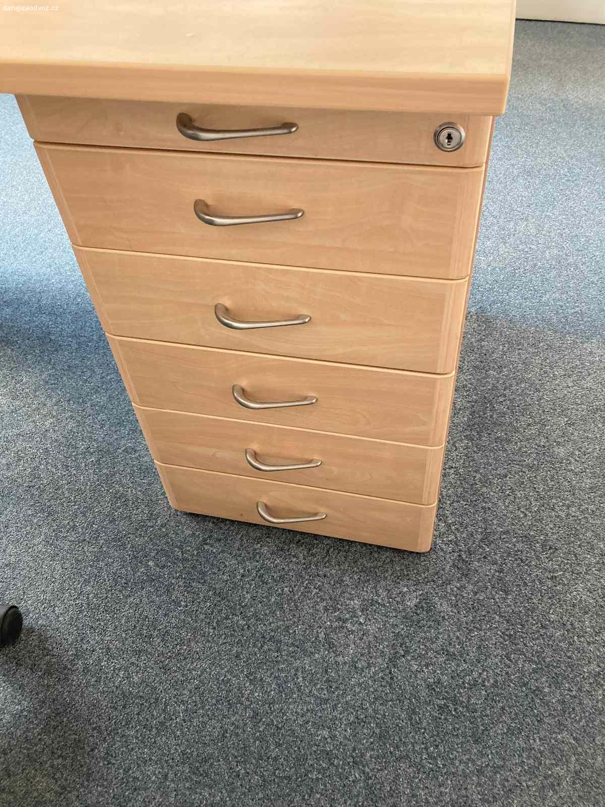 Daruji kancelářskou sestavu Alfa. Kancelářská sestava včetně židle.
