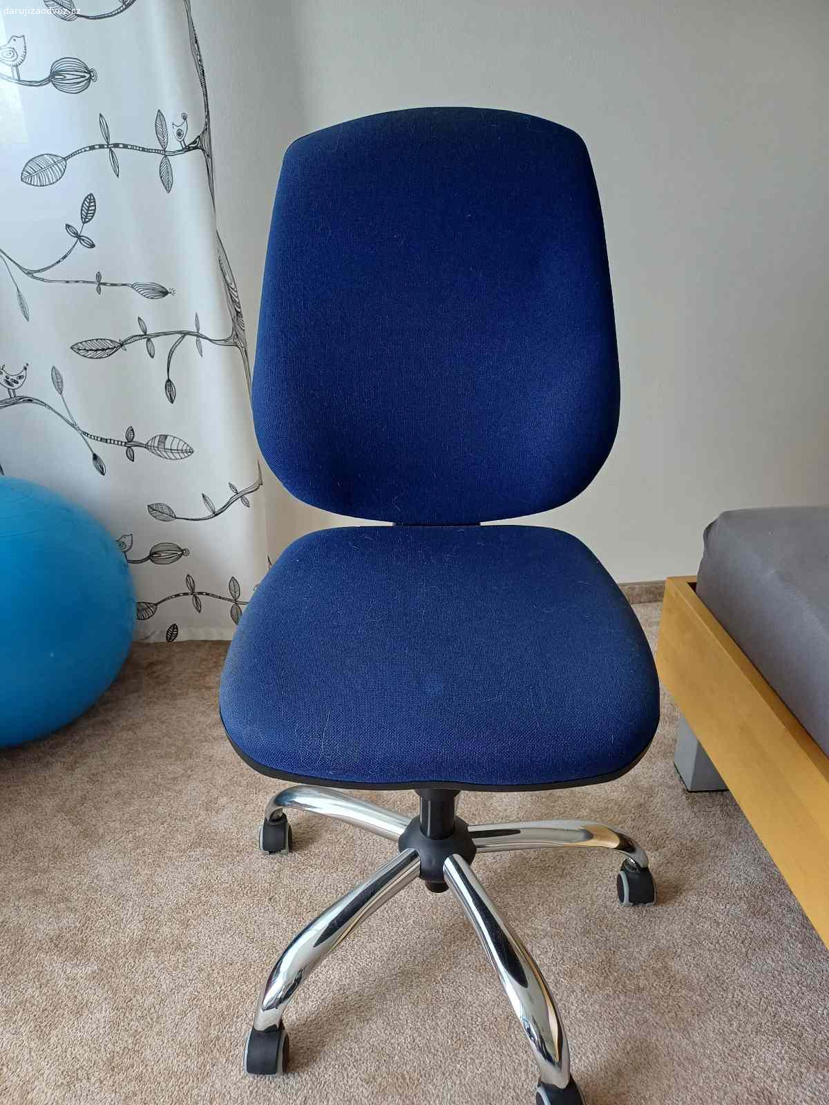 Daruji kancelářskou židli. Kancelářská židle, modrá, plně funkční.