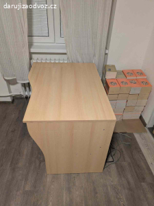 Daruji kancelářský stůl