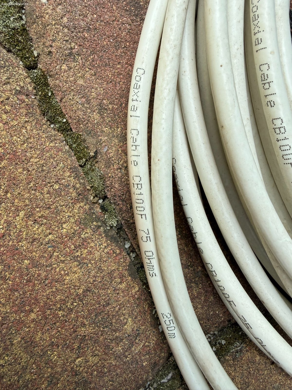 Daruji koaxiální kabel. CB 100F, 75 Ohms, nikdy nepoužitý, 15 m.