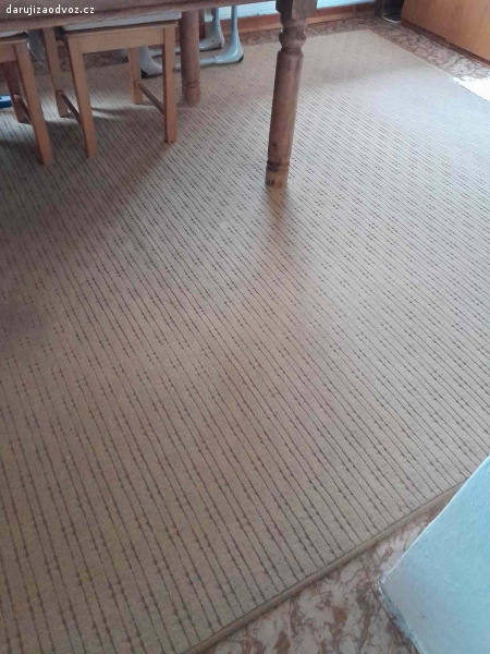 Daruji koberec. Béžový koberec 250 x 300 cm