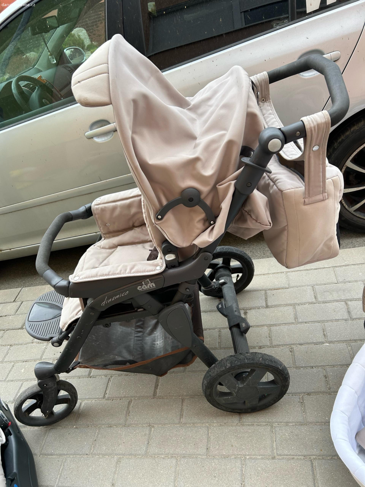 Daruji kočárek CAM trojkombinaci. Ovoce či nějaké dobroty pro skoro dvouletou dcerku potěší, ale není podmínkou , prosim psát SMS/whatsapp