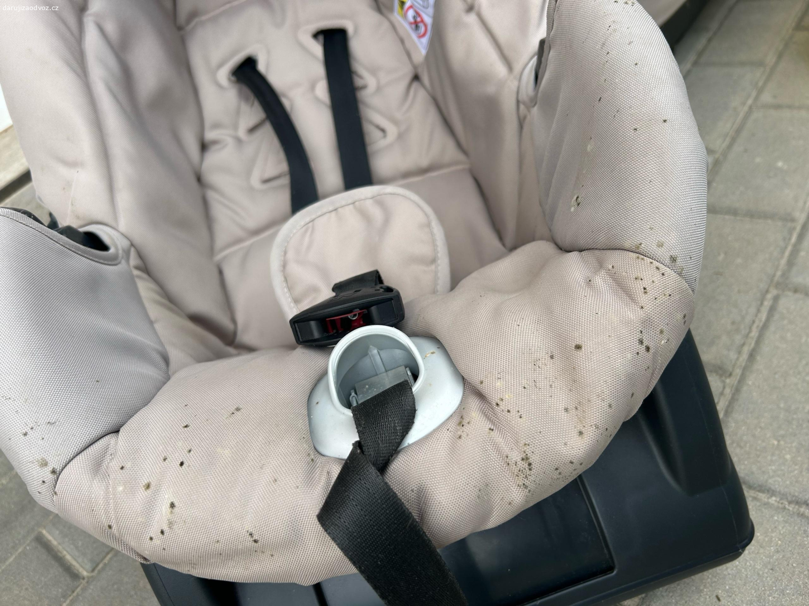 Daruji kočárek CAM trojkombinaci. Ovoce či nějaké dobroty pro skoro dvouletou dcerku potěší, ale není podmínkou , prosim psát SMS/whatsapp