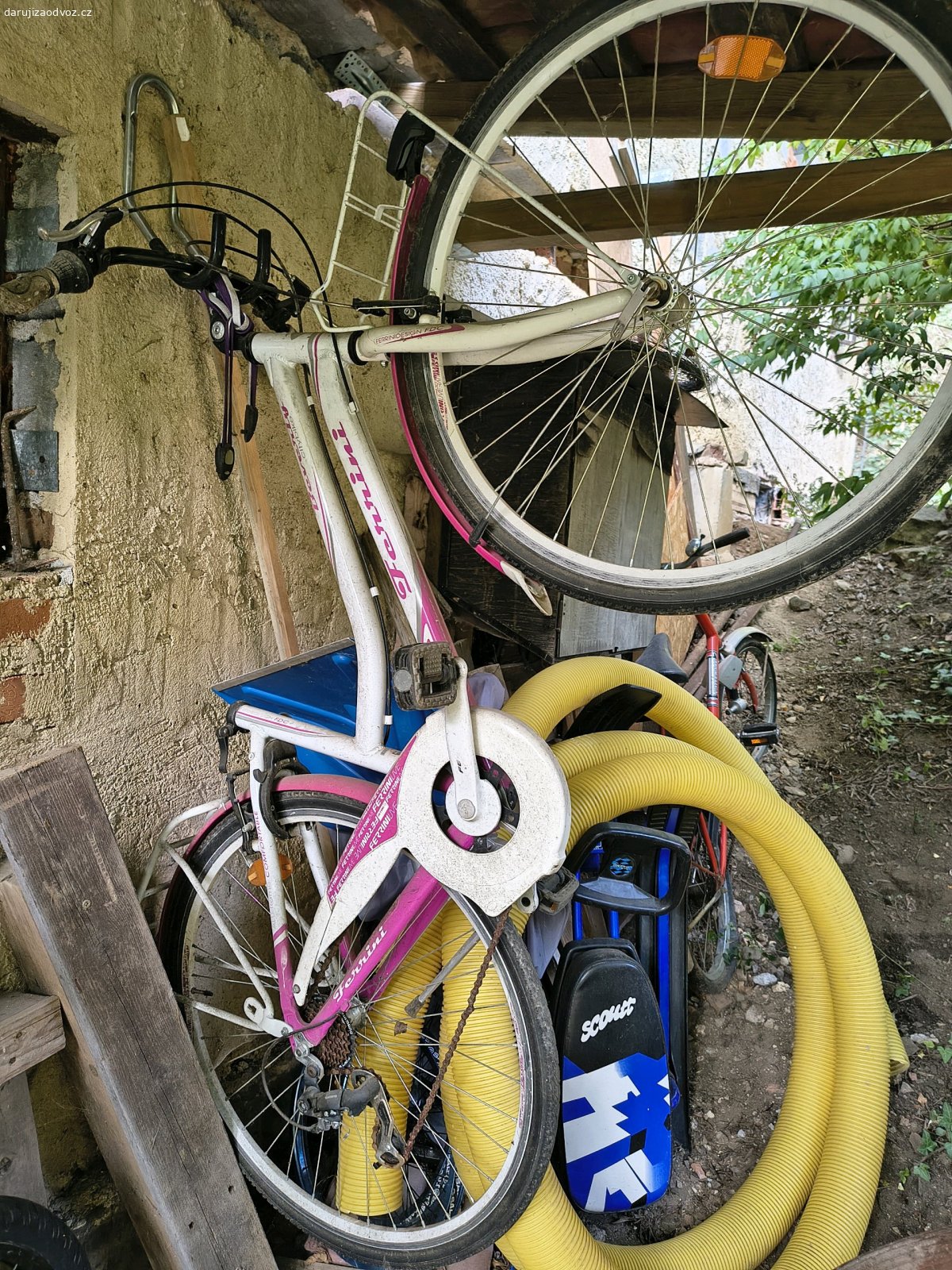 Daruji kola. Daruju za odvoz kolo Ferrini a skladaci kolo, viž fotky