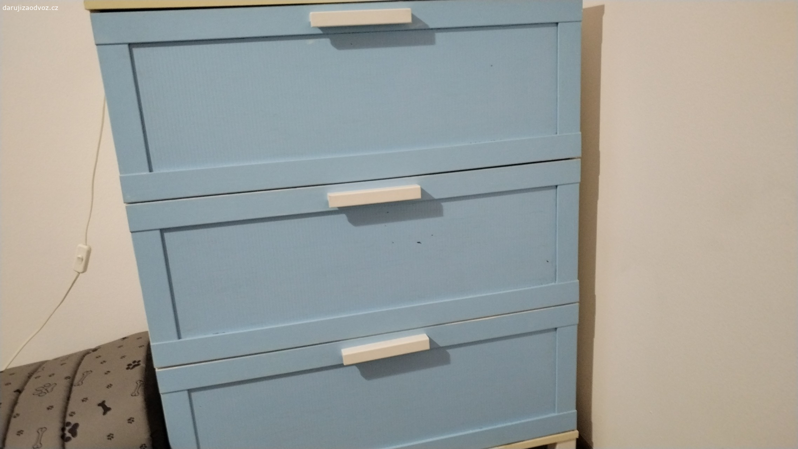 Daruji komodu Ikea. Dobry den , daruji komodu za odvoz.